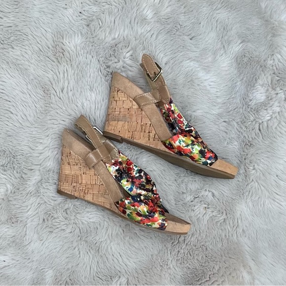 Colourful floral Aerosoles wedge sandals - Picture 2 of 3